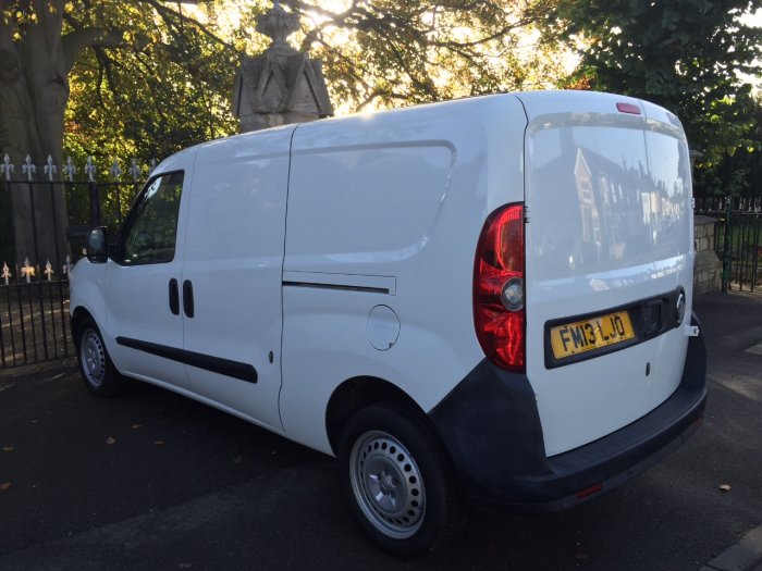 Vauxhall Combo 2300 1.6 CDTI 16V 105ps H1 Van Panel Van Diesel White