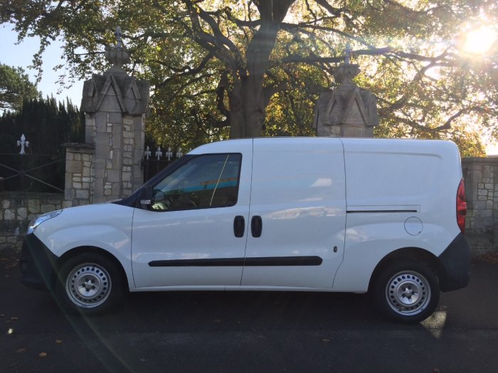 Vauxhall Combo 2300 1.6 CDTI 16V 105ps H1 Van Panel Van Diesel White