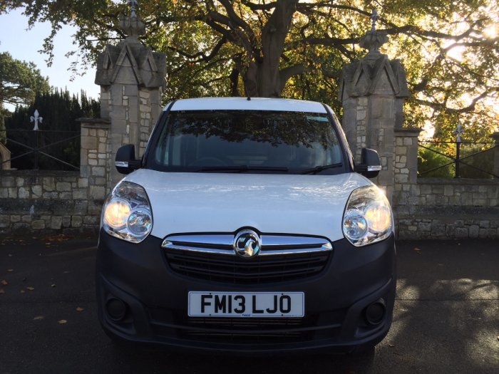 Vauxhall Combo 2300 1.6 CDTI 16V 105ps H1 Van Panel Van Diesel White