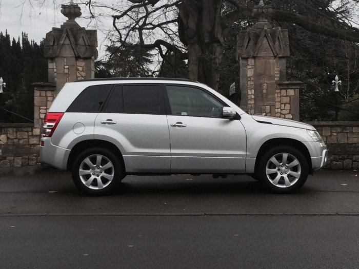 Suzuki Grand Vitara 2.4 VVT SZ5 5dr Auto Estate Petrol Silver