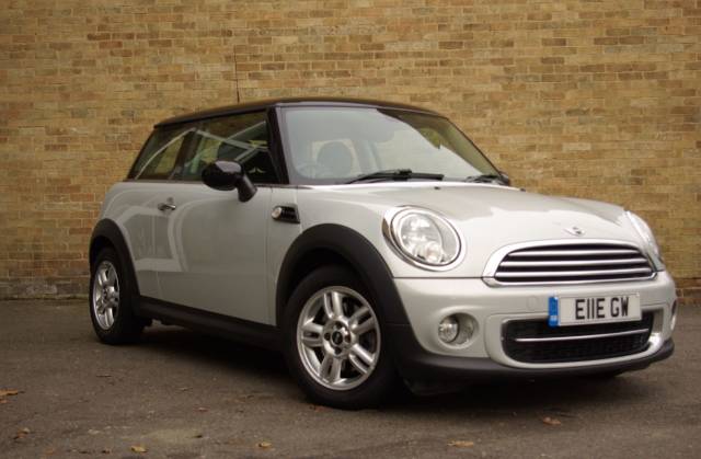 Mini Hatchback 1.6 Cooper D 3dr Hatchback Diesel Silver