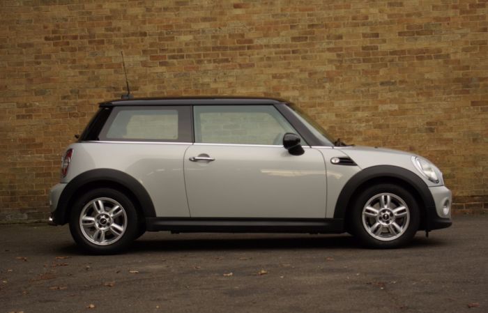 Mini Hatchback 1.6 Cooper D 3dr Hatchback Diesel Silver