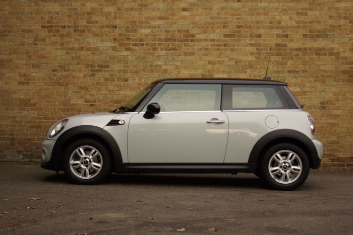 Mini Hatchback 1.6 Cooper D 3dr Hatchback Diesel Silver