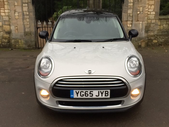 Mini Hatchback 1.5 Cooper D 3dr Hatchback Diesel White Silver