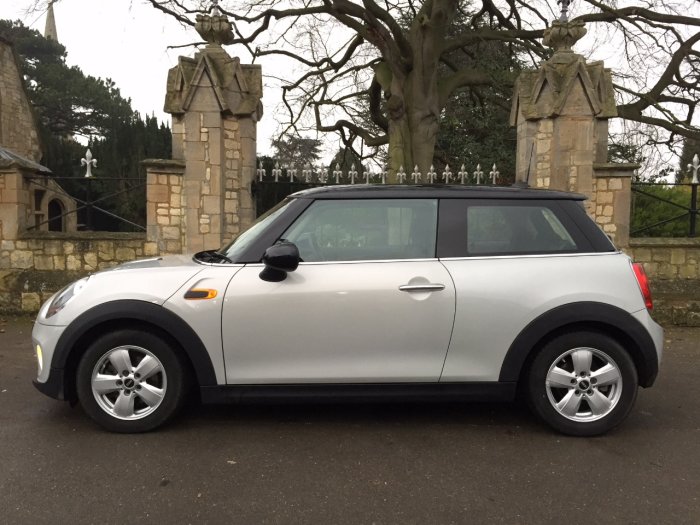 Mini Hatchback 1.5 Cooper D 3dr Hatchback Diesel White Silver