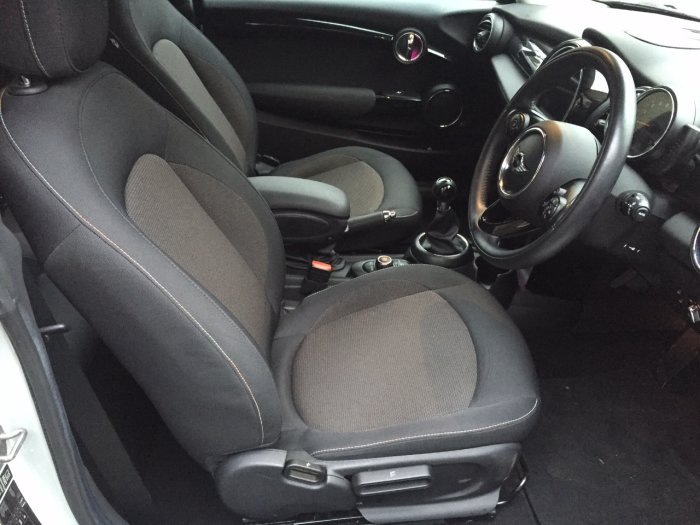 Mini Hatchback 1.5 Cooper D 3dr Hatchback Diesel White Silver