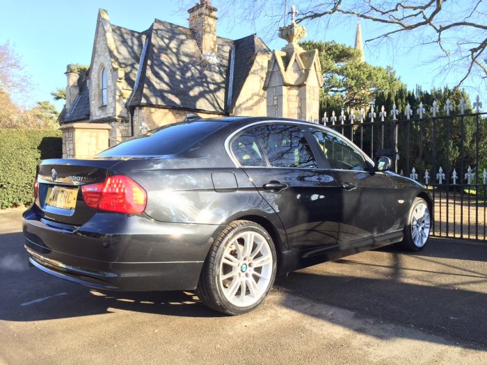 BMW 3 Series 2.0 320i Exclusive Edition 4dr Saloon Petrol Black