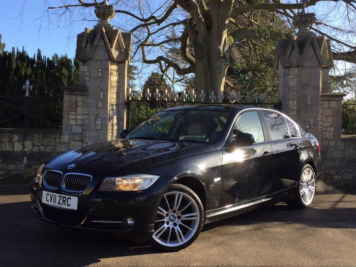 BMW 3 Series 2.0 320i Exclusive Edition 4dr Saloon Petrol Black