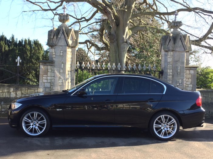 BMW 3 Series 2.0 320i Exclusive Edition 4dr Saloon Petrol Black