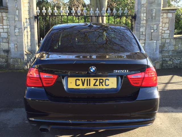 2011 BMW 3 Series 2.0 320i Exclusive Edition 4dr