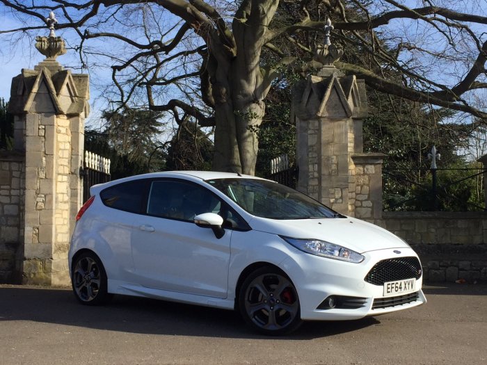 Ford Fiesta 1.6 EcoBoost ST-2 3dr Pick Up Petrol White