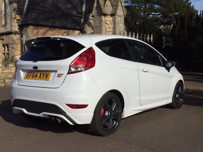 Ford Fiesta 1.6 EcoBoost ST-2 3dr Pick Up Petrol White