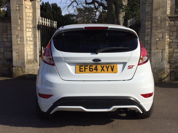 Ford Fiesta 1.6 EcoBoost ST-2 3dr Pick Up Petrol White