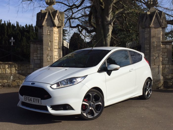 Ford Fiesta 1.6 EcoBoost ST-2 3dr Pick Up Petrol White