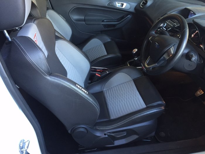 Ford Fiesta 1.6 EcoBoost ST-2 3dr Pick Up Petrol White