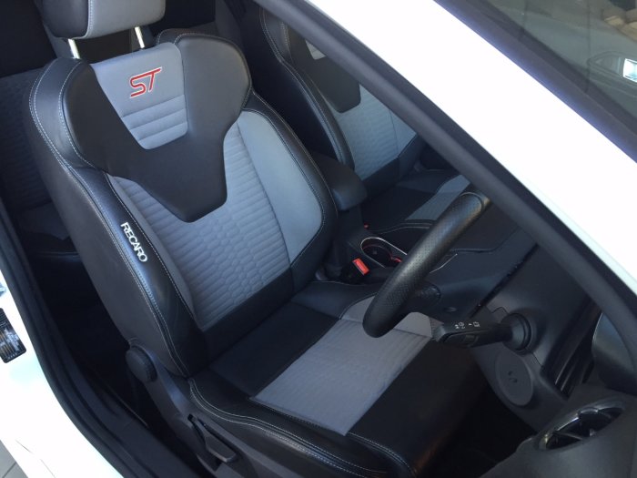 Ford Fiesta 1.6 EcoBoost ST-2 3dr Pick Up Petrol White