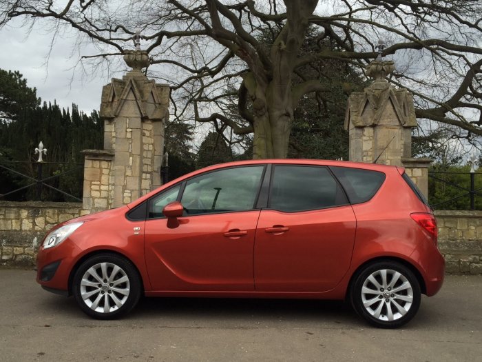 Vauxhall Meriva 1.4i 16V SE 5dr MPV Petrol Red