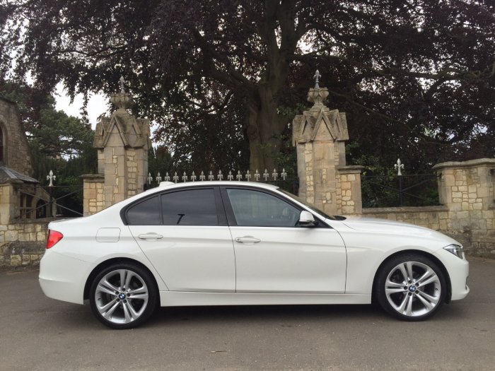 BMW 3 Series 2.0 320d Sport 4dr Saloon Diesel White