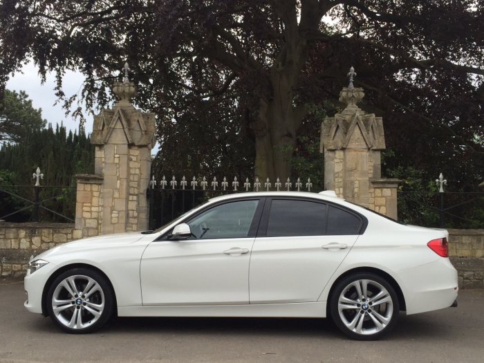 BMW 3 Series 2.0 320d Sport 4dr Saloon Diesel White
