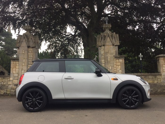 Mini Hatchback 1.5 Cooper D 3dr Hatchback Diesel Silver