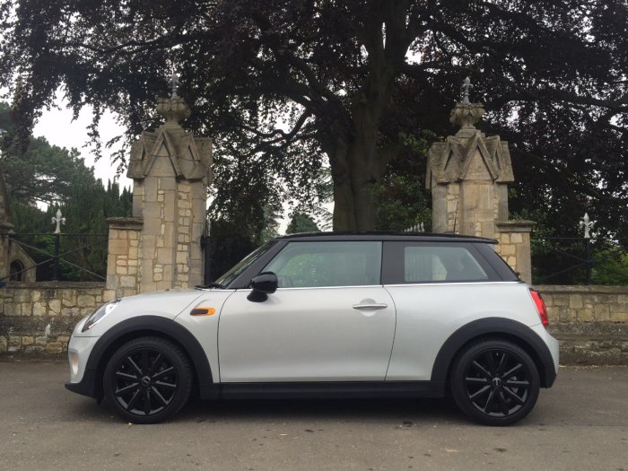 Mini Hatchback 1.5 Cooper D 3dr Hatchback Diesel Silver