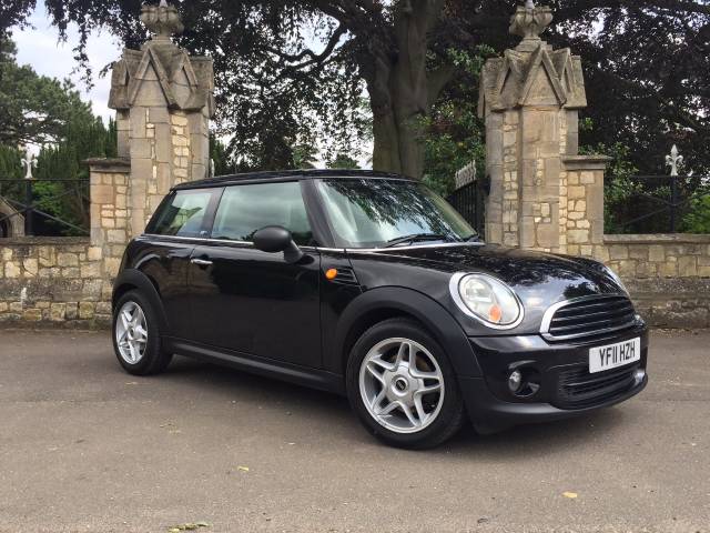 Mini Hatchback 1.6 First Cooper S wheels Hatchback Petrol Black