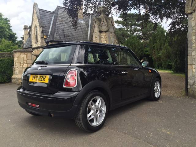 2011 Mini Hatchback 1.6 First Cooper S wheels