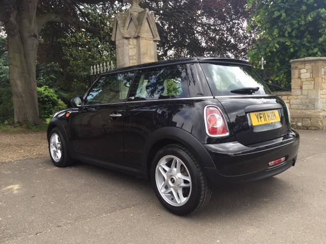 2011 Mini Hatchback 1.6 First Cooper S wheels