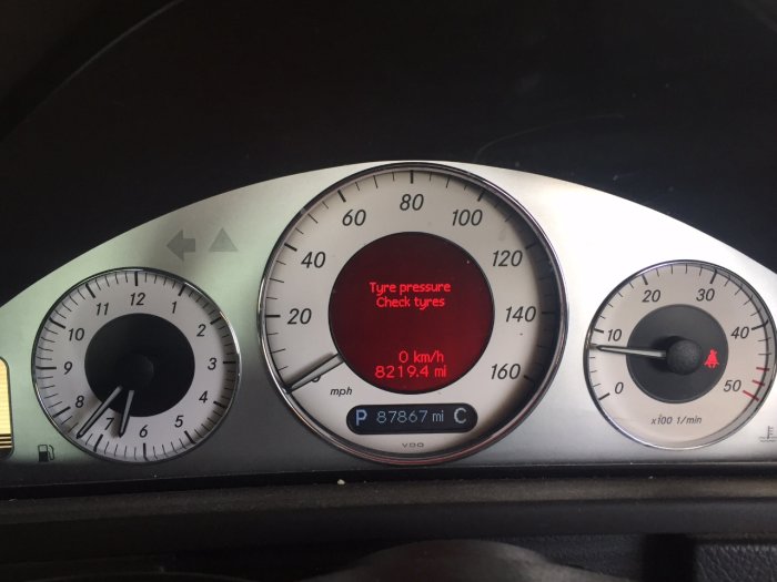 Mercedes-Benz CLK 2.1 220 CDi Avantgarde 2dr Tip Auto Coupe Diesel Silver