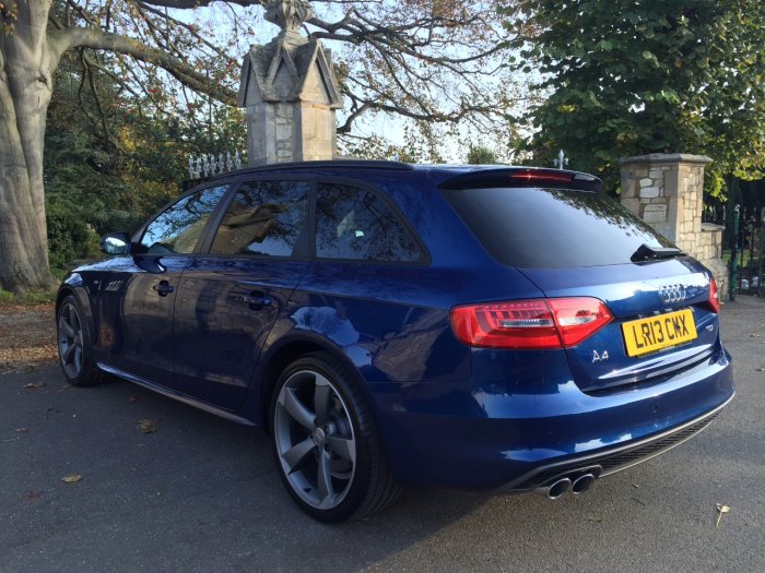 Audi A4 2.0 TDI 143 Black Edition 5dr Estate Diesel Scuba Blue