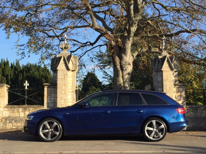 Audi A4 2.0 TDI 143 Black Edition 5dr Estate Diesel Scuba Blue