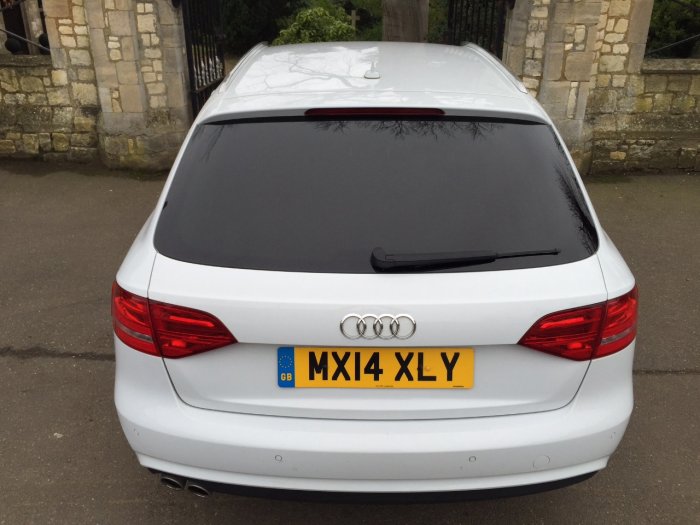 Audi A4 2.0 TDI Ultra 163 SE Technik Leather Sat Nav Estate Diesel White