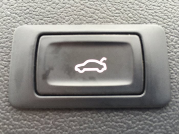 Audi A4 2.0 TDI Ultra 163 SE Technik Leather Sat Nav Estate Diesel White
