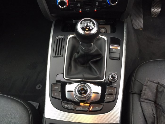 Audi A4 2.0 TDI Ultra 163 SE Technik Leather Sat Nav Estate Diesel White