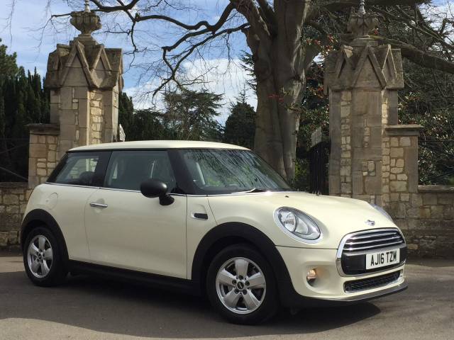 Mini Hatchback 1.5 One D 3dr Hatchback Diesel White