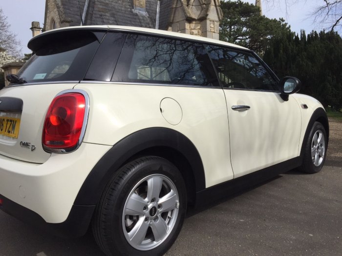 Mini Hatchback 1.5 One D 3dr Hatchback Diesel White