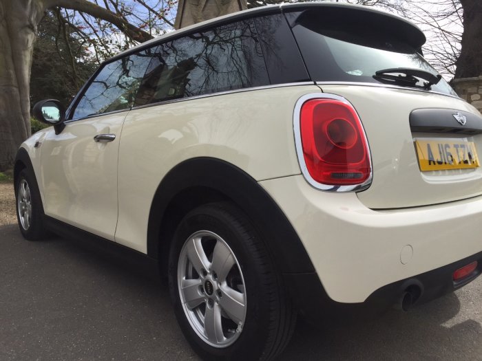 Mini Hatchback 1.5 One D 3dr Hatchback Diesel White