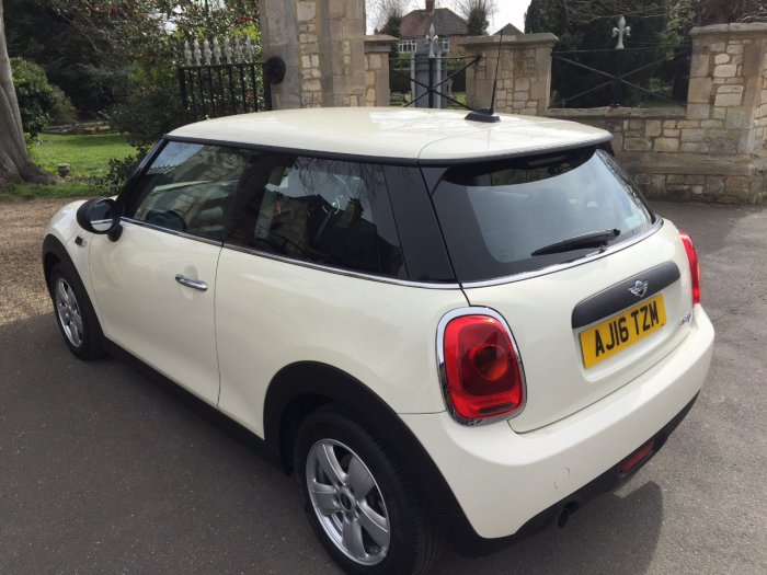 Mini Hatchback 1.5 One D 3dr Hatchback Diesel White