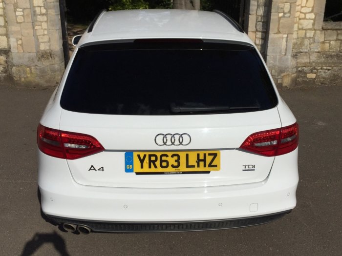 Audi A4 2.0 TDI 177 Quattro Black Edition 5dr Estate Diesel White