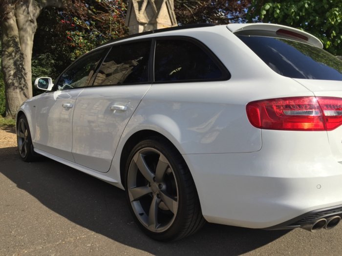 Audi A4 2.0 TDI 177 Quattro Black Edition 5dr Estate Diesel White