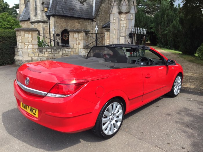 Vauxhall Astra 1.8 VVT Exclusiv Black 2dr Convertible Petrol Red