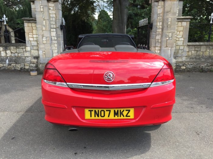 Vauxhall Astra 1.8 VVT Exclusiv Black 2dr Convertible Petrol Red