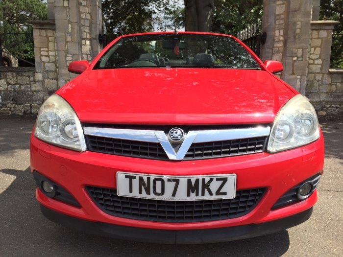 Vauxhall Astra 1.8 VVT Exclusiv Black 2dr Convertible Petrol Red
