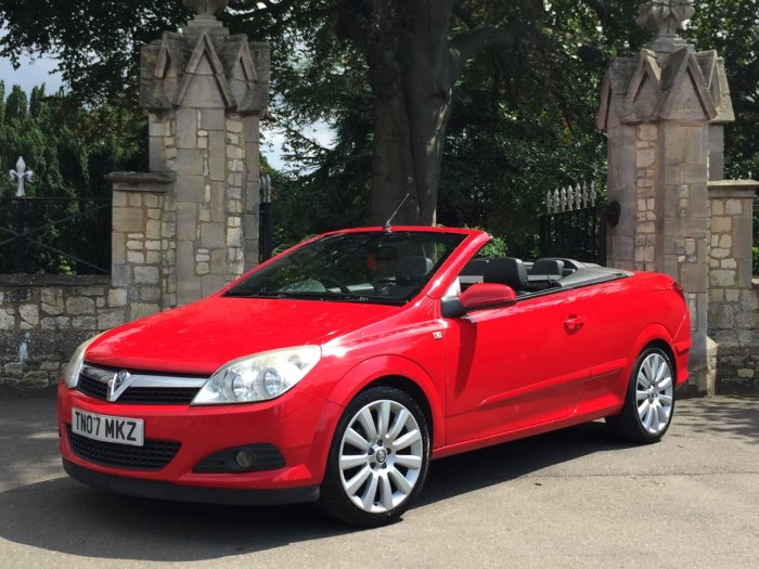 Vauxhall Astra 1.8 VVT Exclusiv Black 2dr Convertible Petrol Red