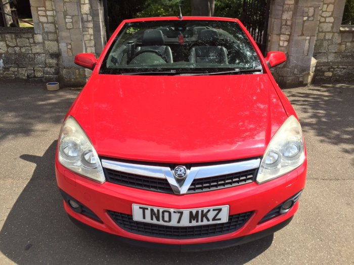 Vauxhall Astra 1.8 VVT Exclusiv Black 2dr Convertible Petrol Red