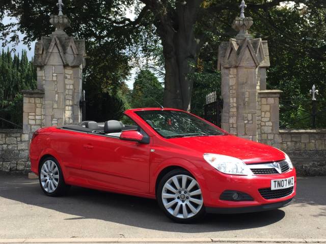 Vauxhall Astra 1.8 VVT Exclusiv Black 2dr Convertible Petrol Red