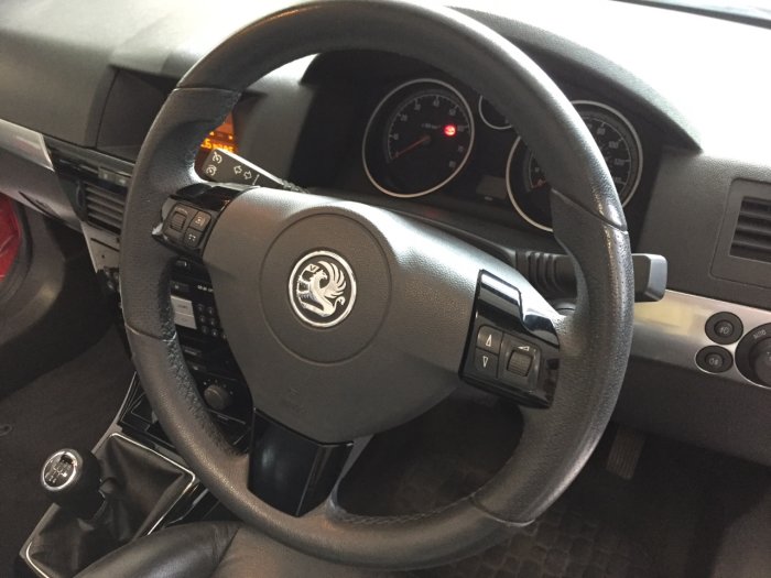 Vauxhall Astra 1.8 VVT Exclusiv Black 2dr Convertible Petrol Red