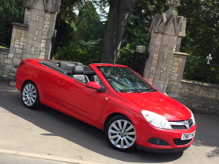Vauxhall Astra 1.8 VVT Exclusiv Black 2dr Convertible Petrol Red