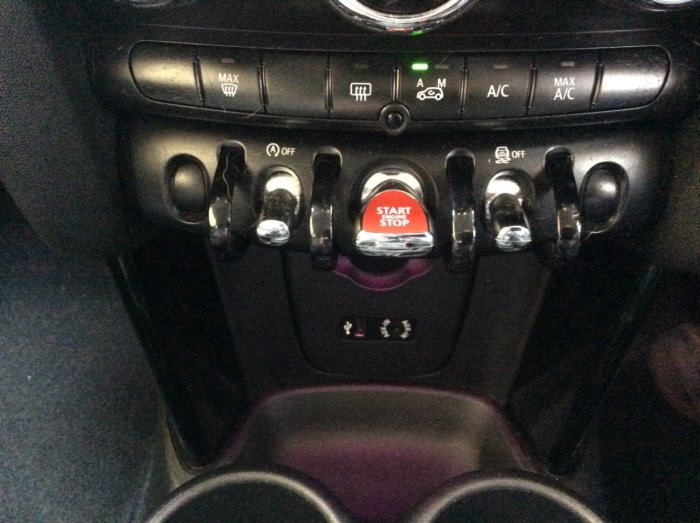 Mini Hatchback 1.2 One 3dr pepper media Hatchback Petrol Blue