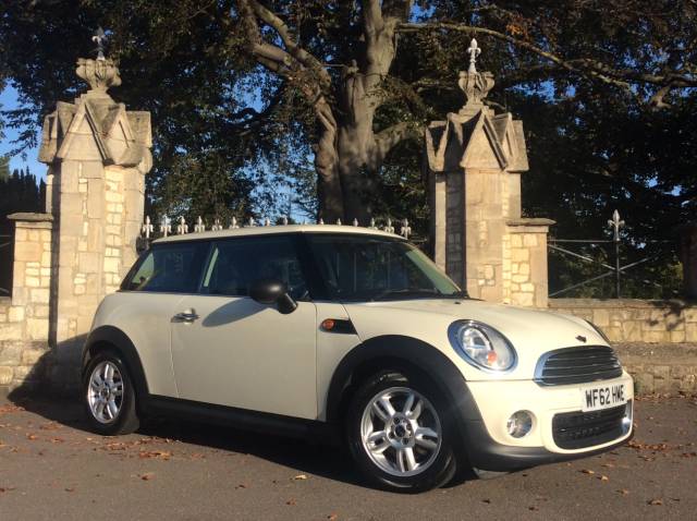 Mini Hatchback 1.6 One 3dr Hatchback Petrol White